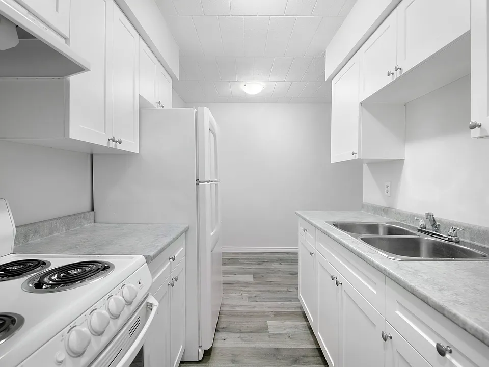 591 Wellington Ave #302