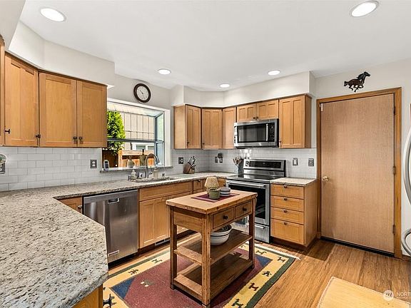 2nd image of 6017 Sherwood Ln SE