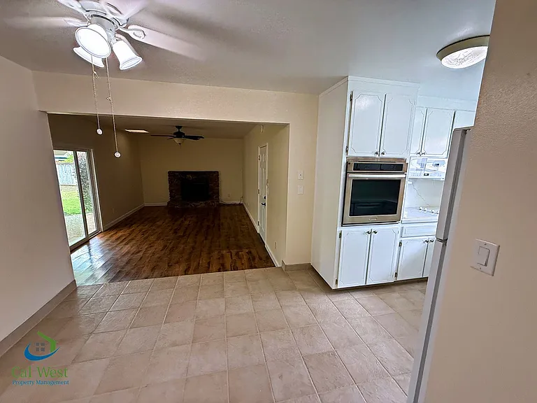 1370 Fernwood Ln — Photo 5