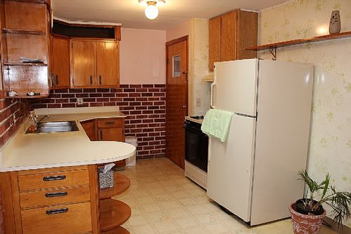 1st image of 48 Della Dr