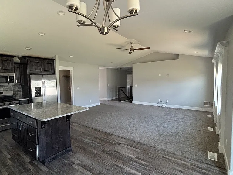 448 Washington Loop — Photo 2