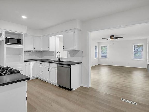 5th image of 15319 E 48th Ter