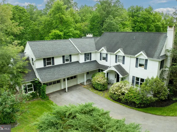 1051 Farmview Dr, West Chester, PA 19382