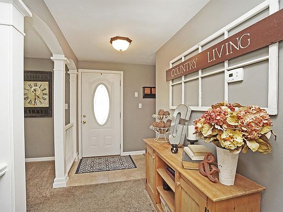 3rd image of 703 Robindale Dr