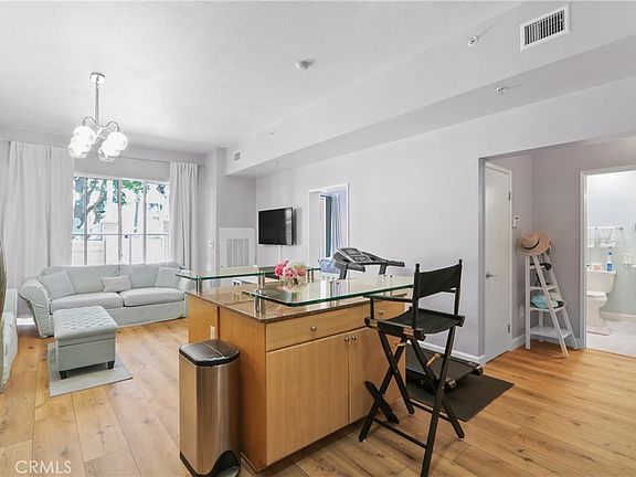 4th image of 488 E Ocean Blvd Unit 105