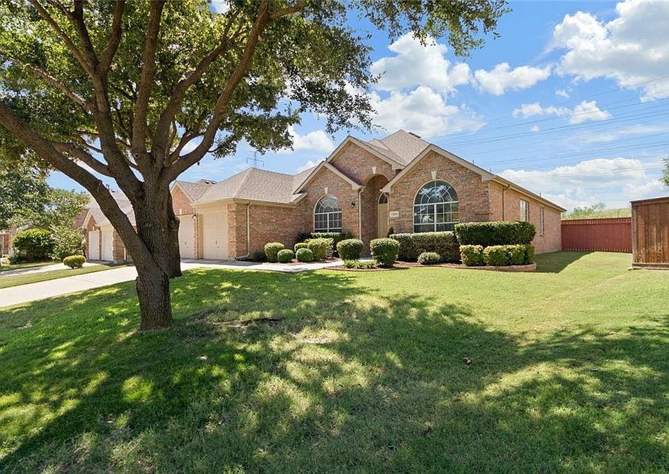 2nd image of 1305 Lakeridge Ln