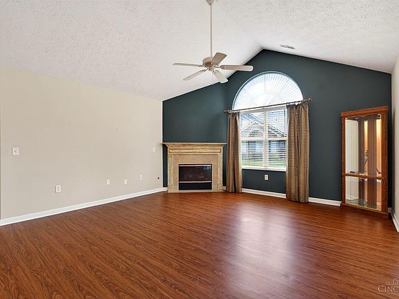 3rd image of 1364 Cotswold Ln