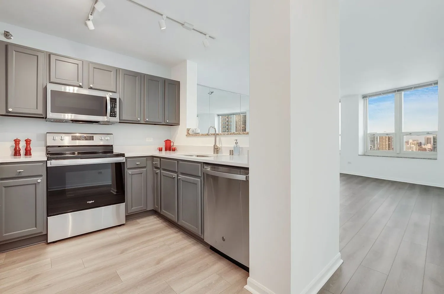 1 bed, 850 sqft, $2,800 — Photo 4