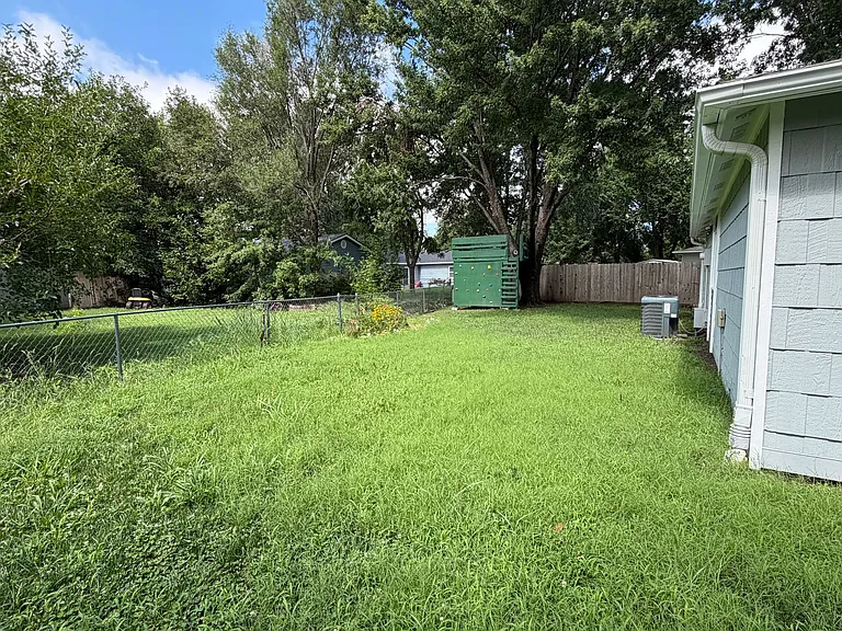 2421 Brook Ln — Photo 16