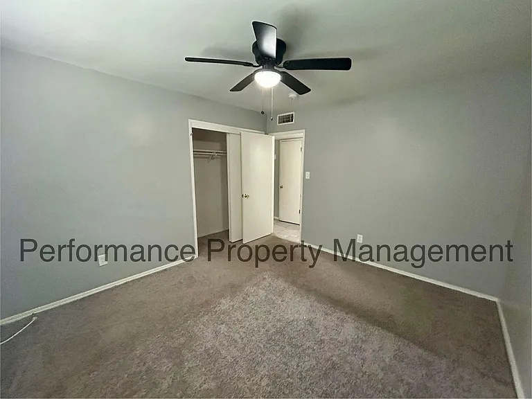 2401 Sherwood Ave — Photo 10
