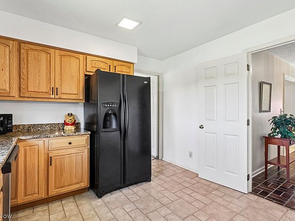 4th image of 13586 Fox Hills Dr