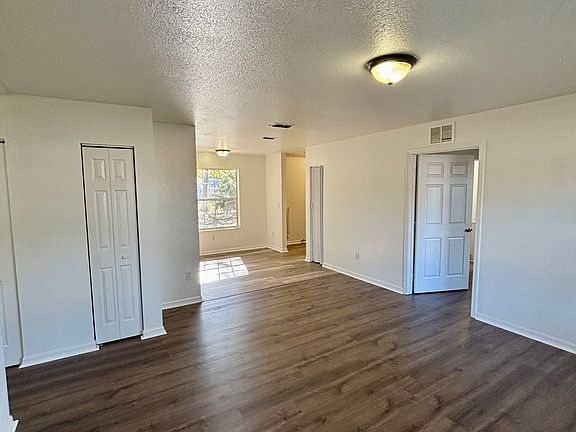 3rd image of 1528 NE 31st St