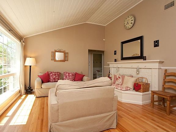 Vaulted ceilings and large windows