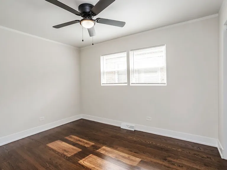 9206 S Harper Ave — Photo 8