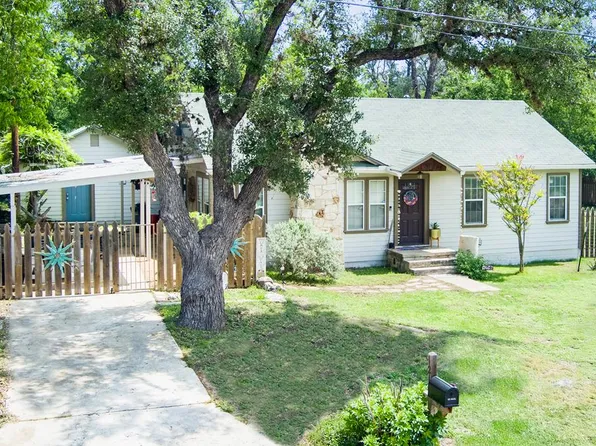 1216 1st St, Kerrville, TX 78028