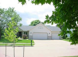201 Wayfarer Ln, Appleton, WI 54913