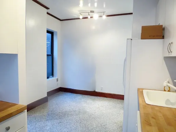 118 East 17th Street image 7 of 8