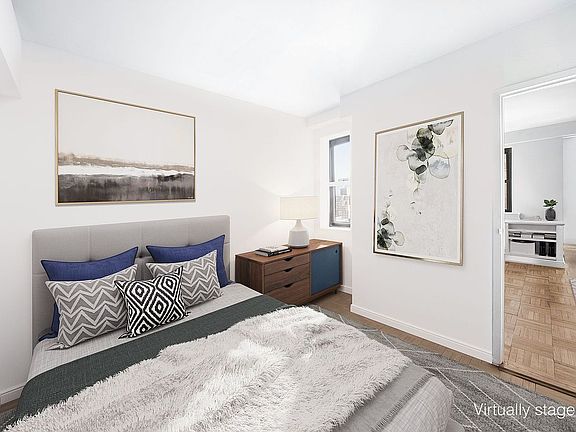 3rd image of 305 E 72nd St #Pha
