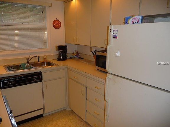 5th image of 2210 Vista Del Sol Cir Unit 520