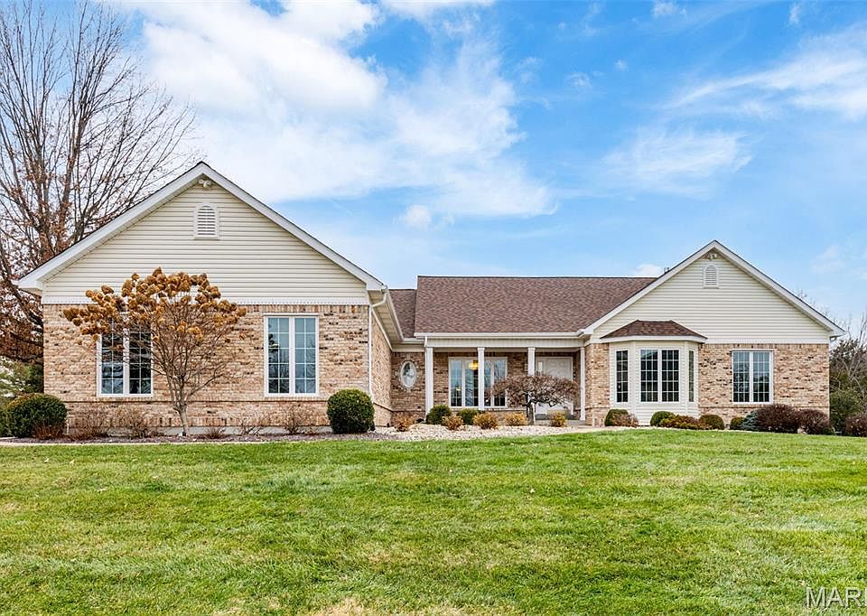 1st image of 265 Camelot Dr