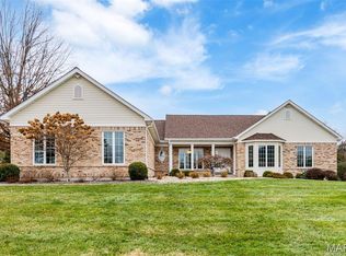 265 Camelot Dr, Weldon Spring, MO 63304