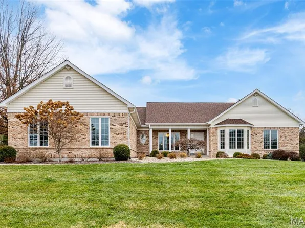 265 Camelot Dr, Weldon Spring, MO 63304