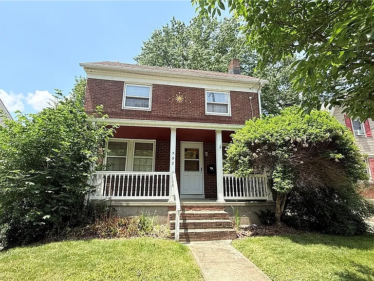 592 Lindell St — Photo 4