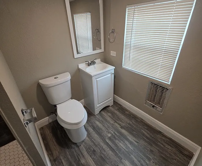 909 College Ave #B — Photo 10