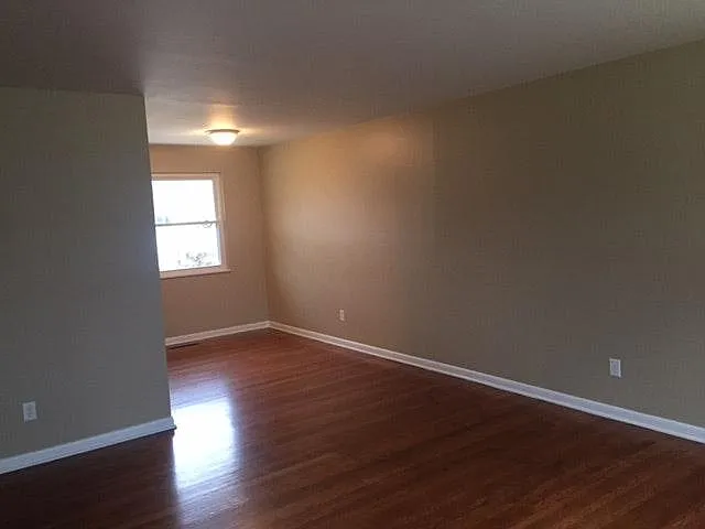 337 E Clearview Ave — Photo 2