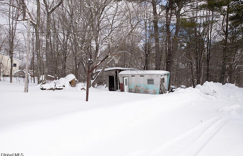 5th image of 270 North Road