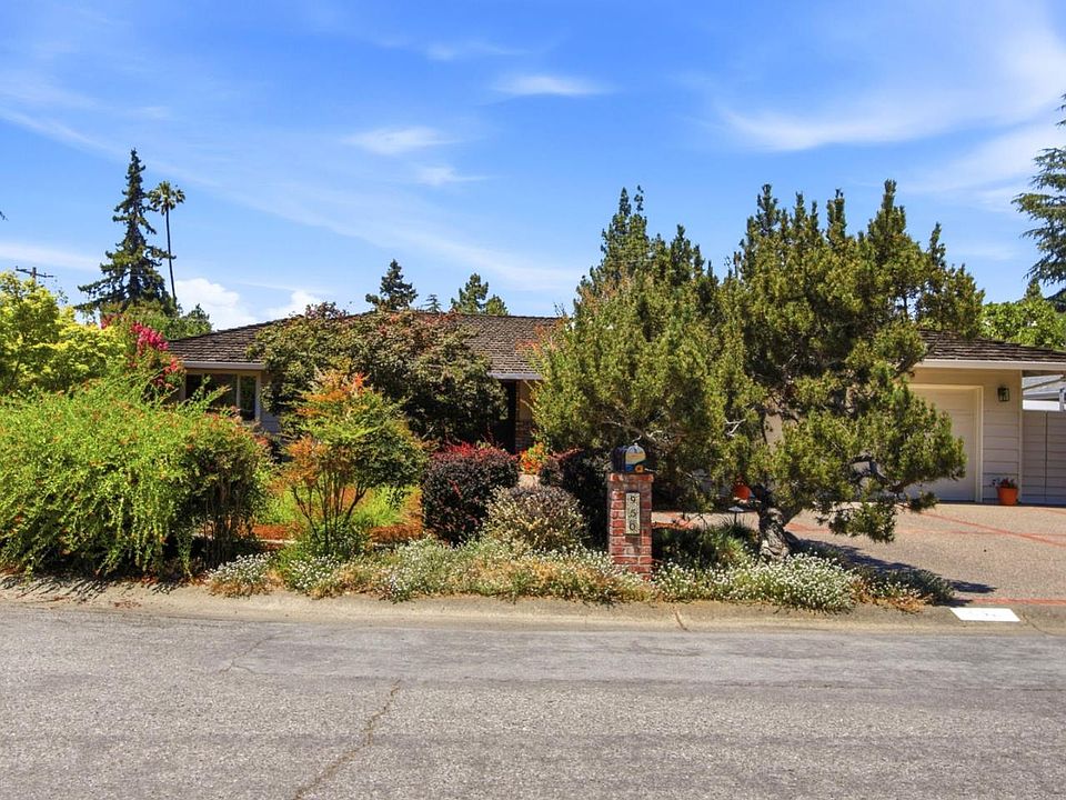 1st image of 950 Black Mountain Ct