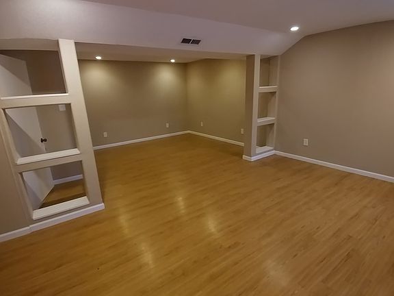 3rd image of 1413 Thompson Dr