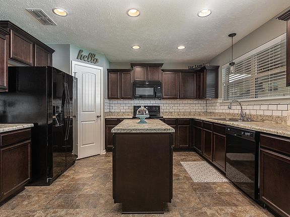 5th image of 915 Azeri Avenue 165