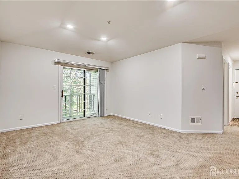 936 Waterford Dr — Photo 7