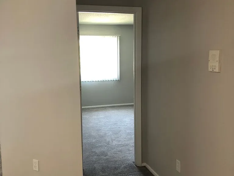 Coventry Court West Apartments — Photo 91