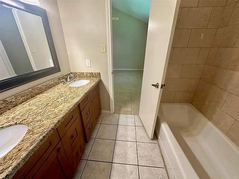 2711 Colony Dr — Photo 12