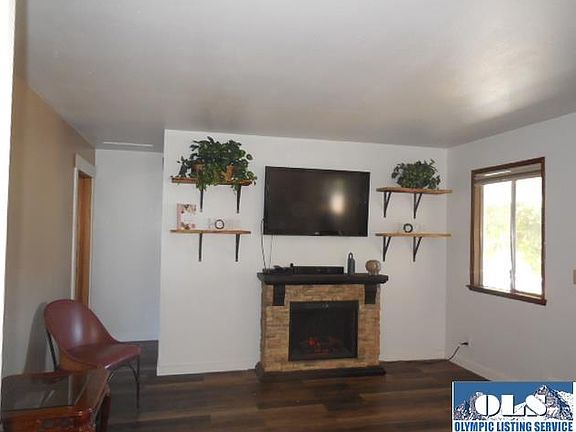 4th image of 613 W 9th St