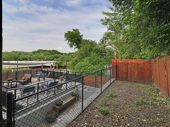 5th image of 2301 Park Hill Dr #3