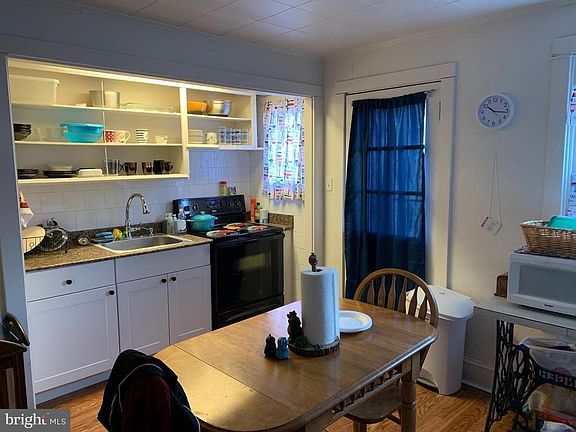 3rd image of 617 George St