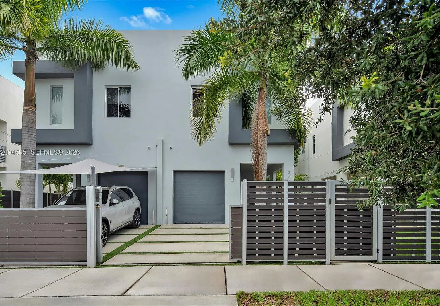 Lux At The Grove Condo Bl — Photo 3