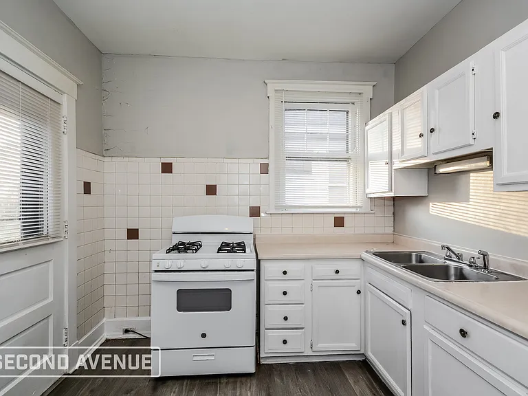 4315 W 8th St — Photo 11