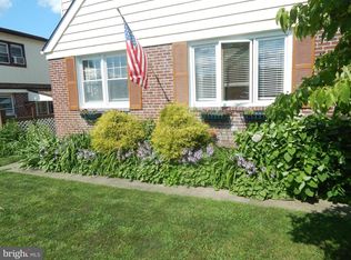 1133 Old Ln, Drexel Hill, PA 19026
