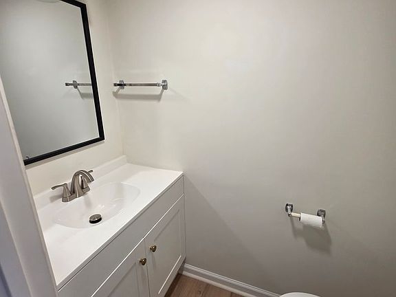 4th image of 605 Brookdale Dr #D