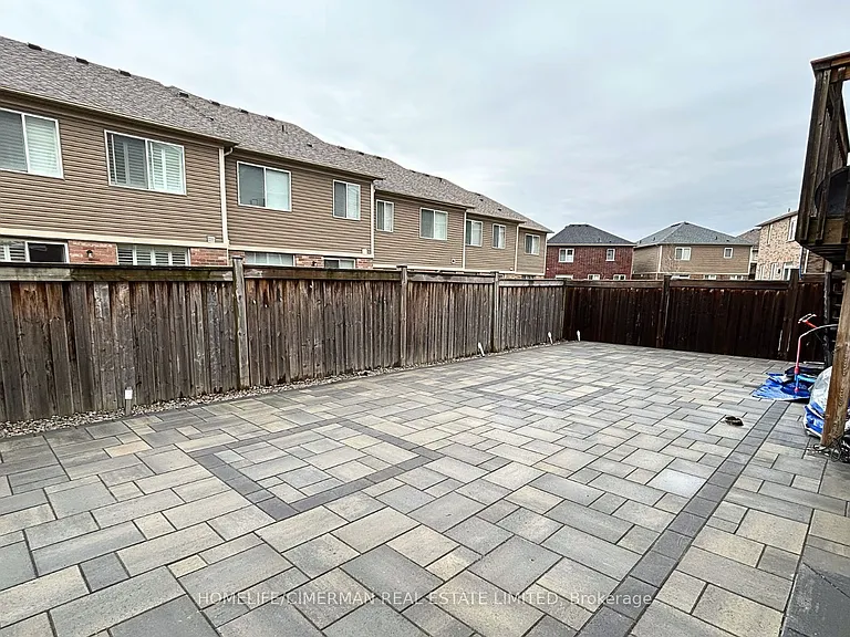133 Sharavogue Ave #B — Photo 3