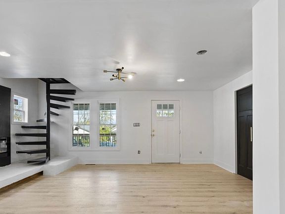 5th image of 119 Withers Ave