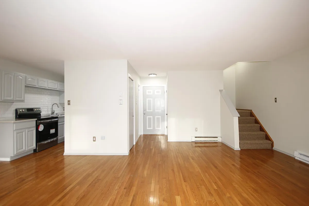 Building Photo - 516 Wales Ct