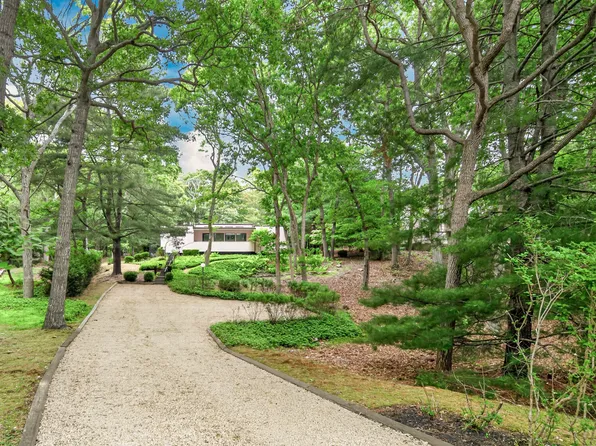10 Bucks Path, East Hampton, NY 11937