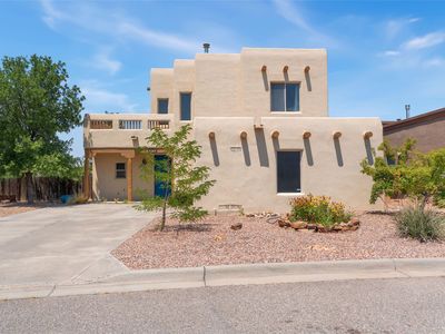 6825 Sunset Cir, Santa Fe, NM, 87507