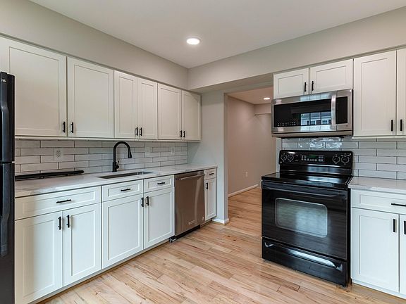 5th image of 9961 Longford Ct