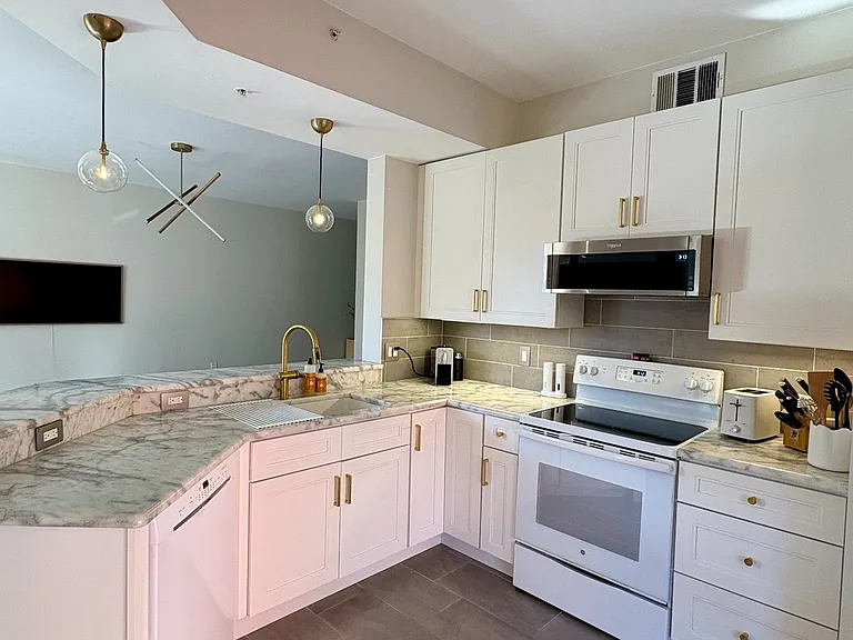 Bayfront Pl — Photo 6